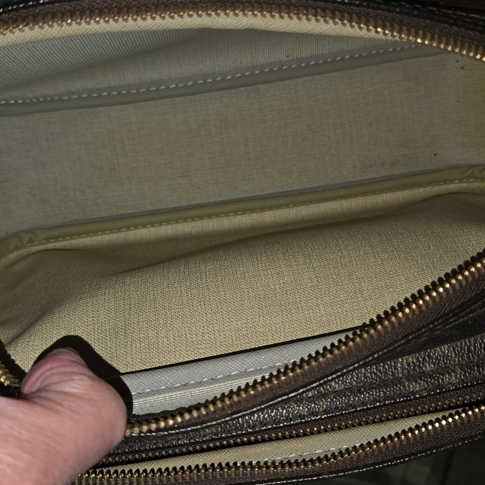 LOUIS VUITTON MONOGRAM  Messenger Bag - Picture 6 of 17